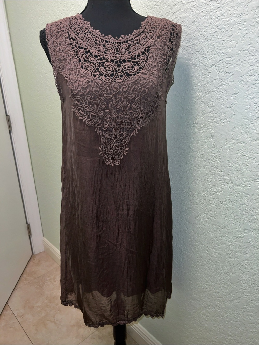 Nicole Brown Lace-Detail Sleeveless Dress